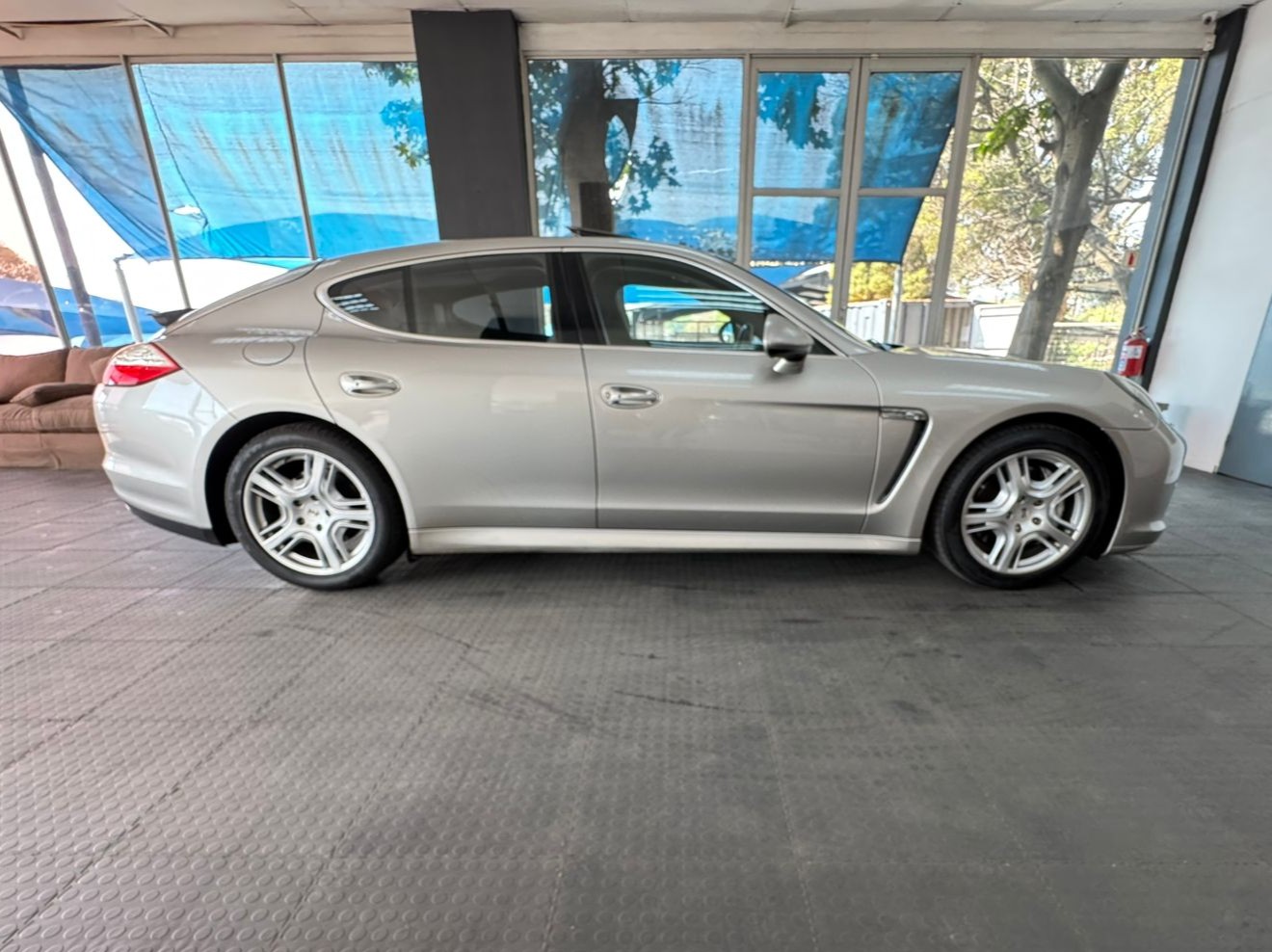 Porsche Panamera 4S 2010