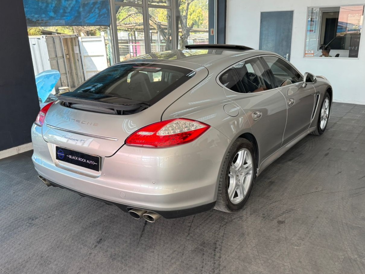 Porsche Panamera 4S 2010
