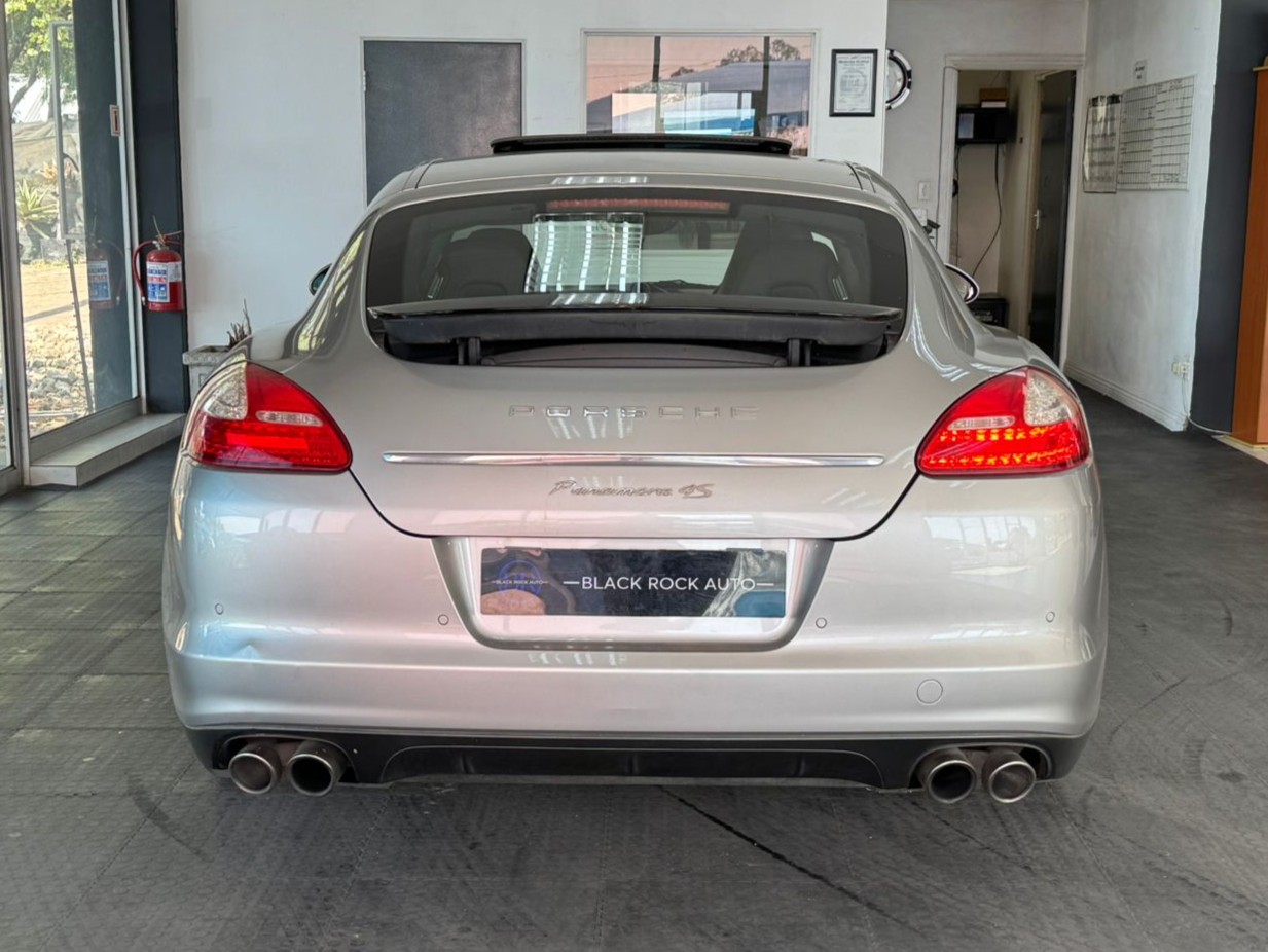 Porsche Panamera 4S 2010