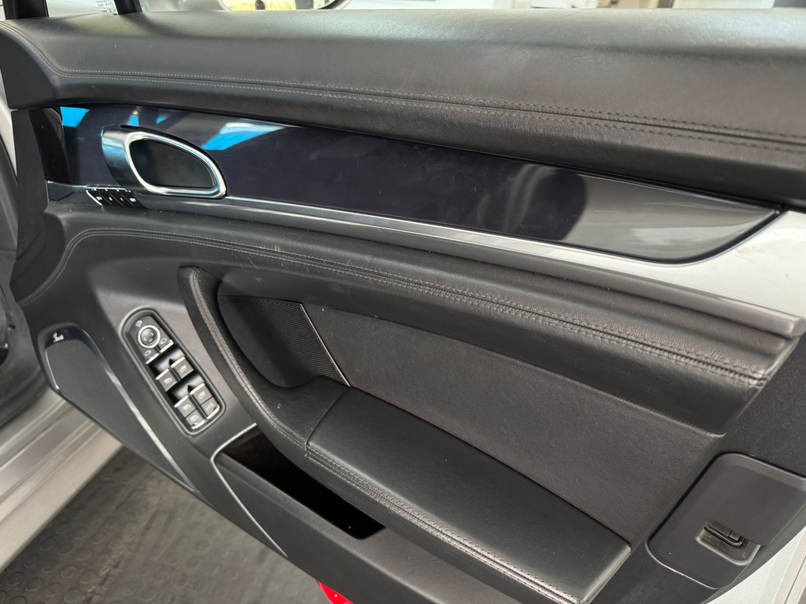 Porsche Panamera 4S 2010