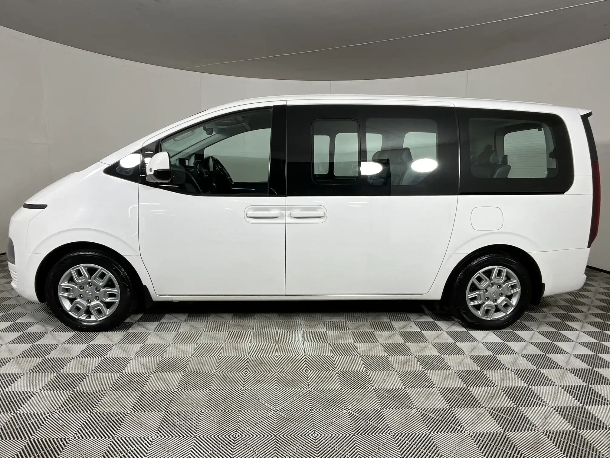 Hyundai 2022 Hyundai Staria 2.2d Executive Auto 2022 Hyundai Staria 2.2d Executive Auto 2022