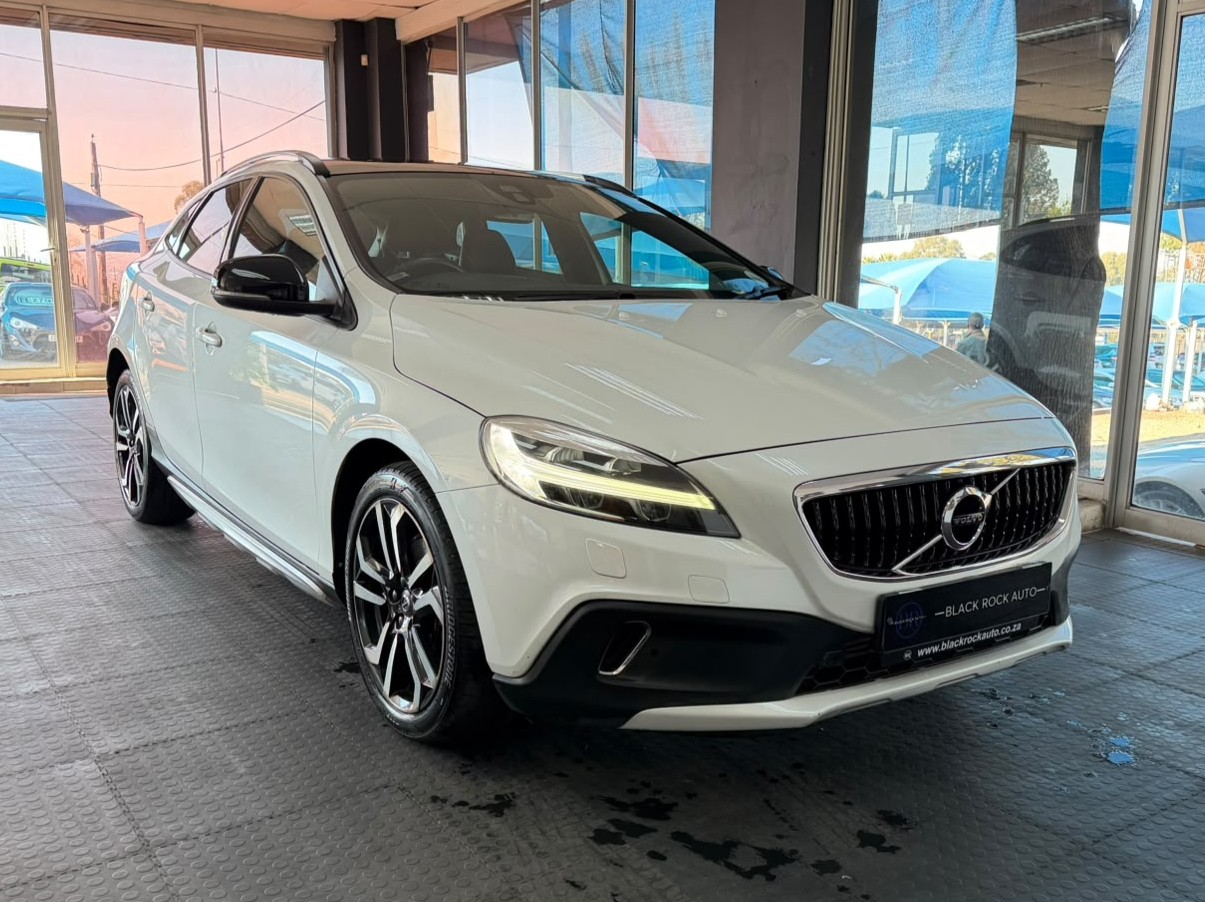 Volvo V40 CC D3 Momentum Auto 2017