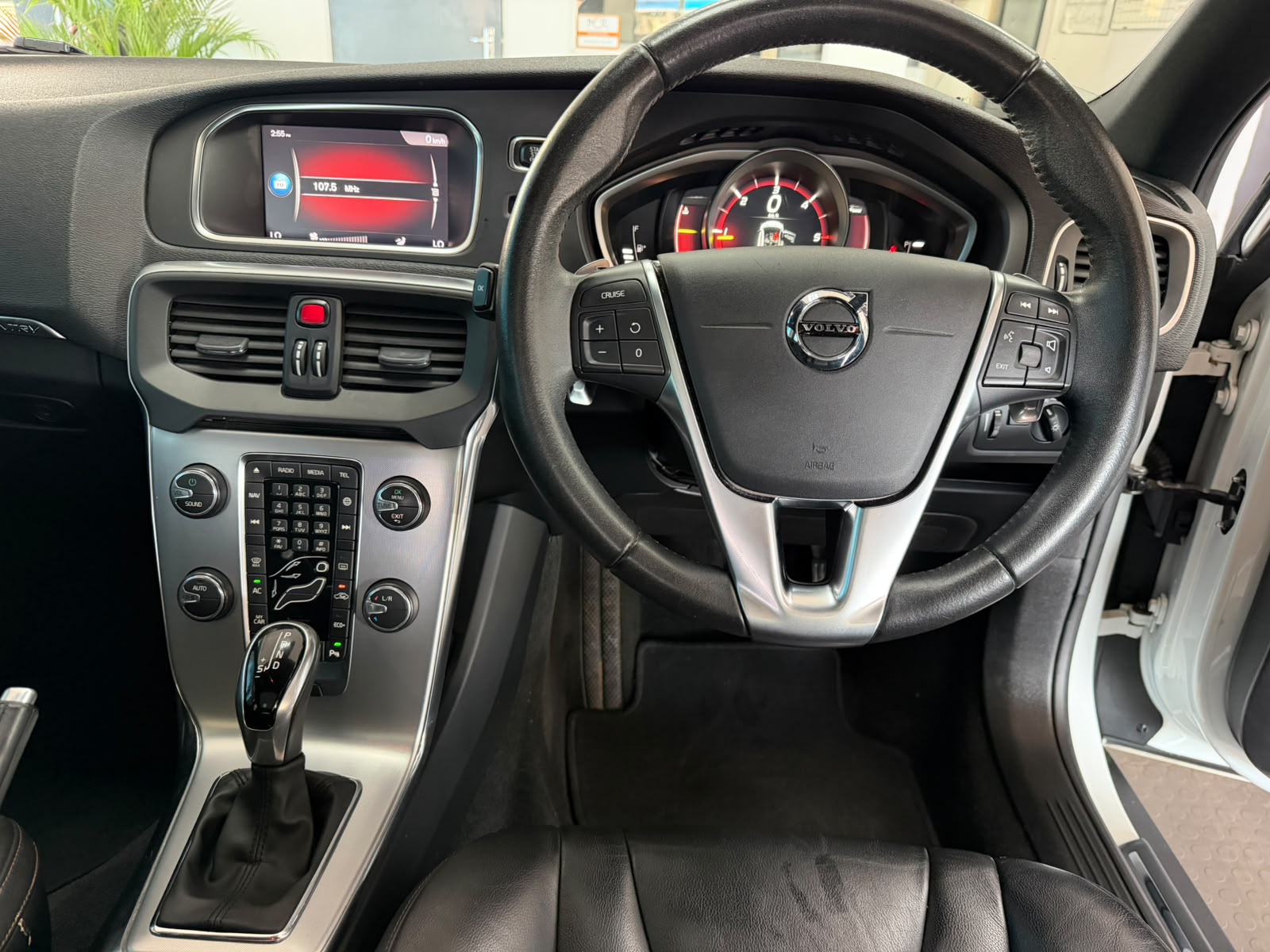 Volvo V40 CC D3 Momentum Auto 2017