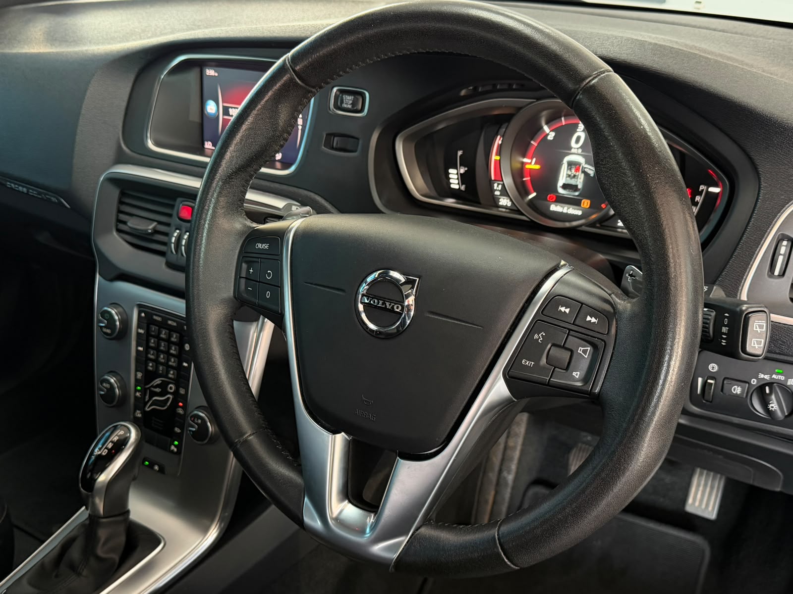Volvo V40 CC D3 Momentum Auto 2017