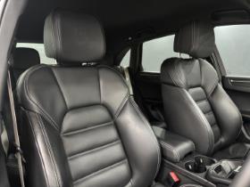 Porsche Macan T 2025