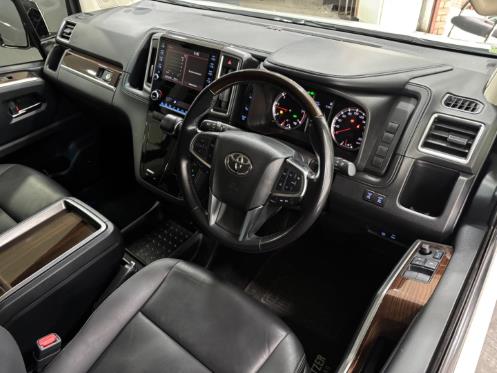 Toyota Quantum 2.8 LWB Bus 6-seater VX Premium 2022
