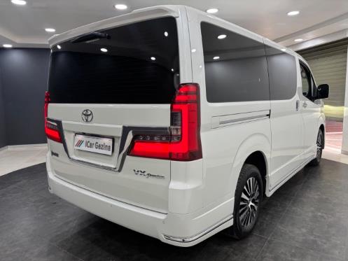 Toyota Quantum 2.8 LWB Bus 6-seater VX Premium 2022
