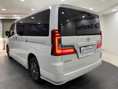 Toyota Quantum 2.8 LWB Bus 6-seater VX Premium 2022