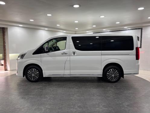Toyota Quantum 2.8 LWB Bus 6-seater VX Premium 2022