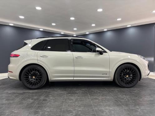 Porsche Cayenne GTS 2024