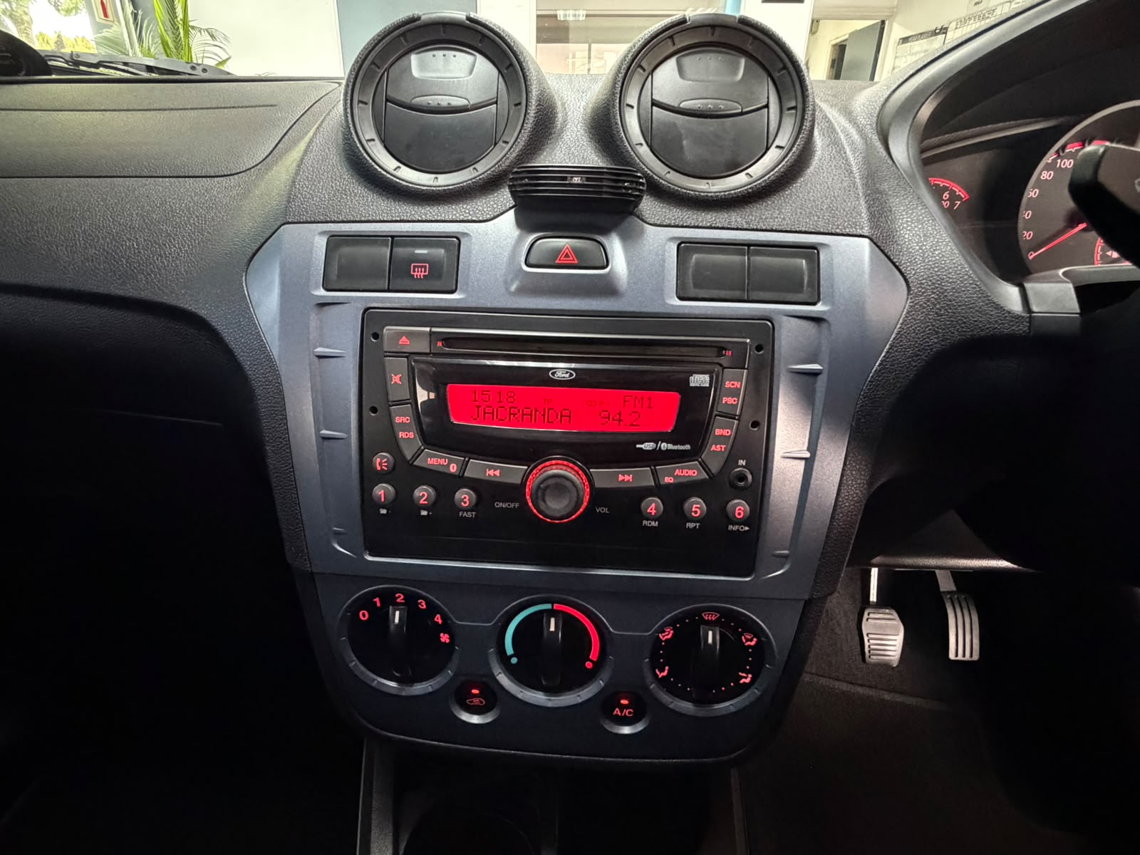 Ford Figo 1.4 Ambient 2014